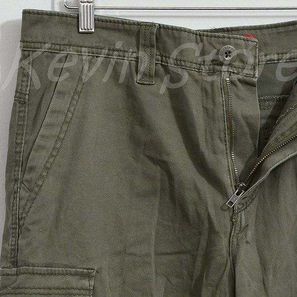 UnionBay Men cargo short in green . - Picture 3 of 10